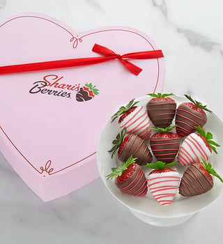 Love and Romance Berries Box - Chamberlains Chocolate Factory & Cafe