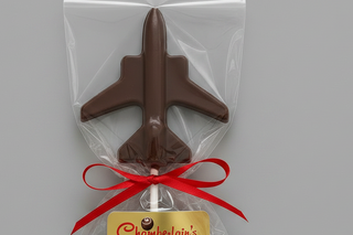 One airplane-shaped chocolate lollipop in clear gift bags. Dark chocolate